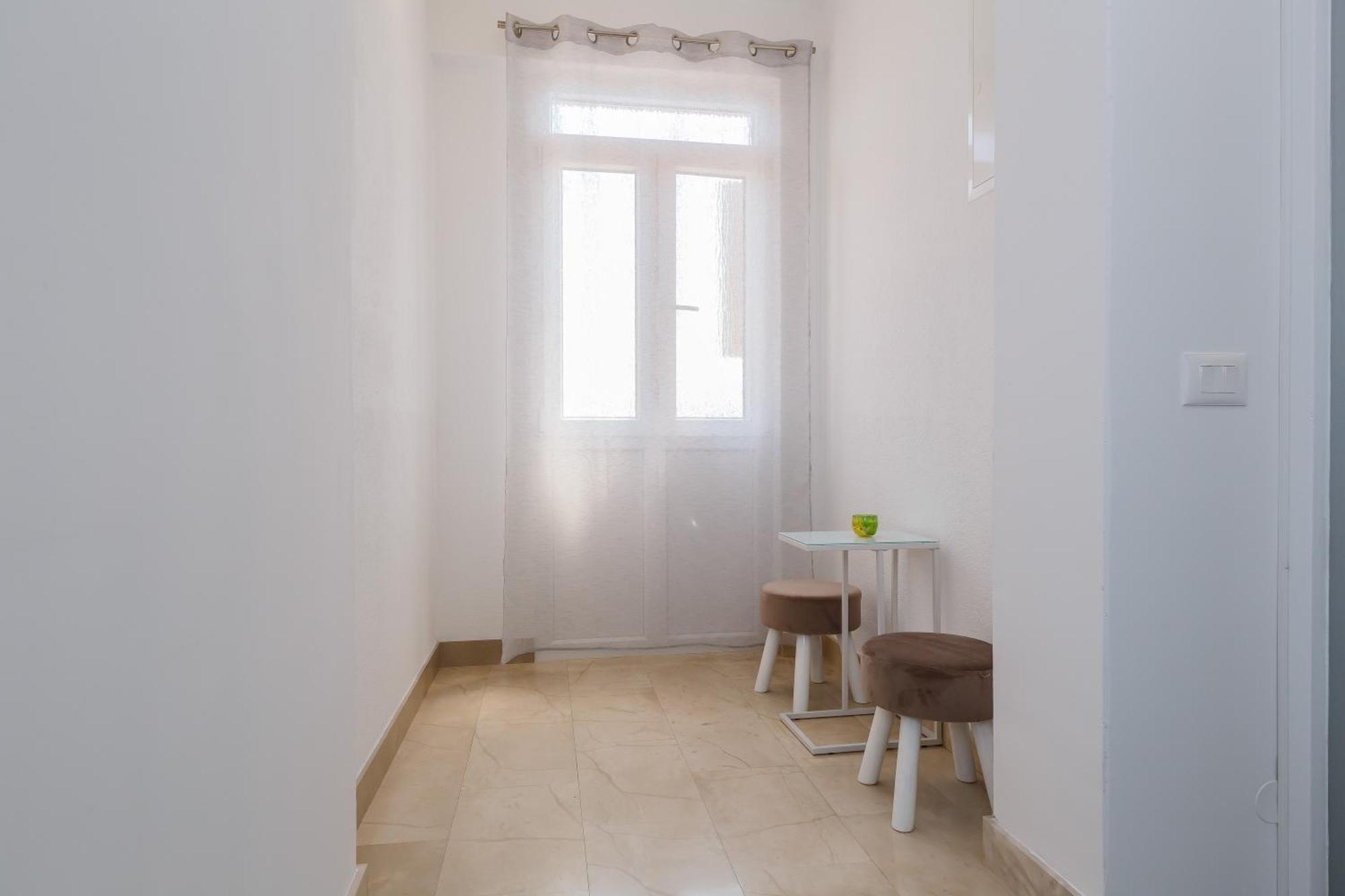 Apartmani Ujakovic Каштела Экстерьер фото
