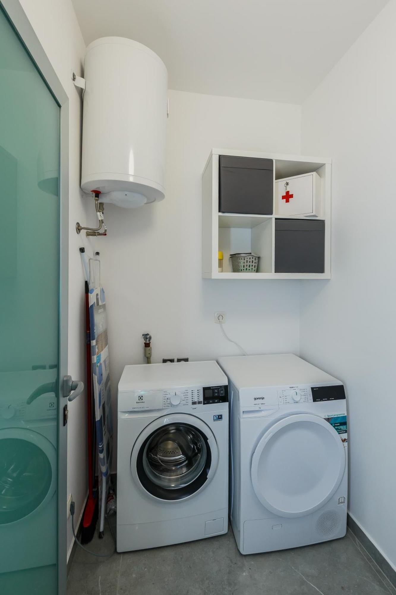 Apartmani Ujakovic Каштела Экстерьер фото