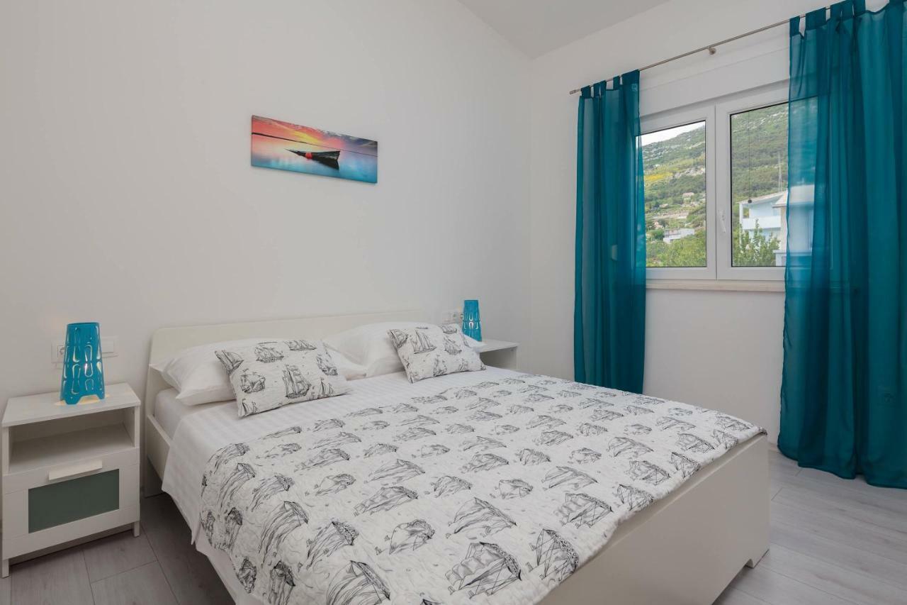 Apartmani Ujakovic Каштела Экстерьер фото