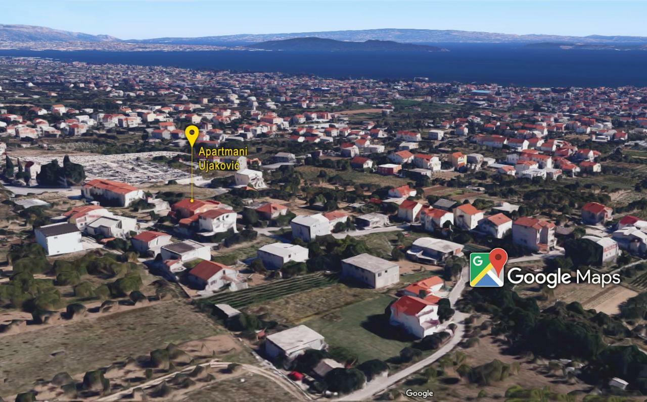 Apartmani Ujakovic Каштела Экстерьер фото