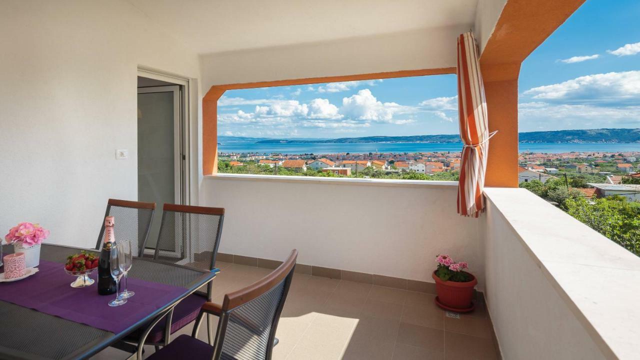 Apartmani Ujakovic Каштела Экстерьер фото