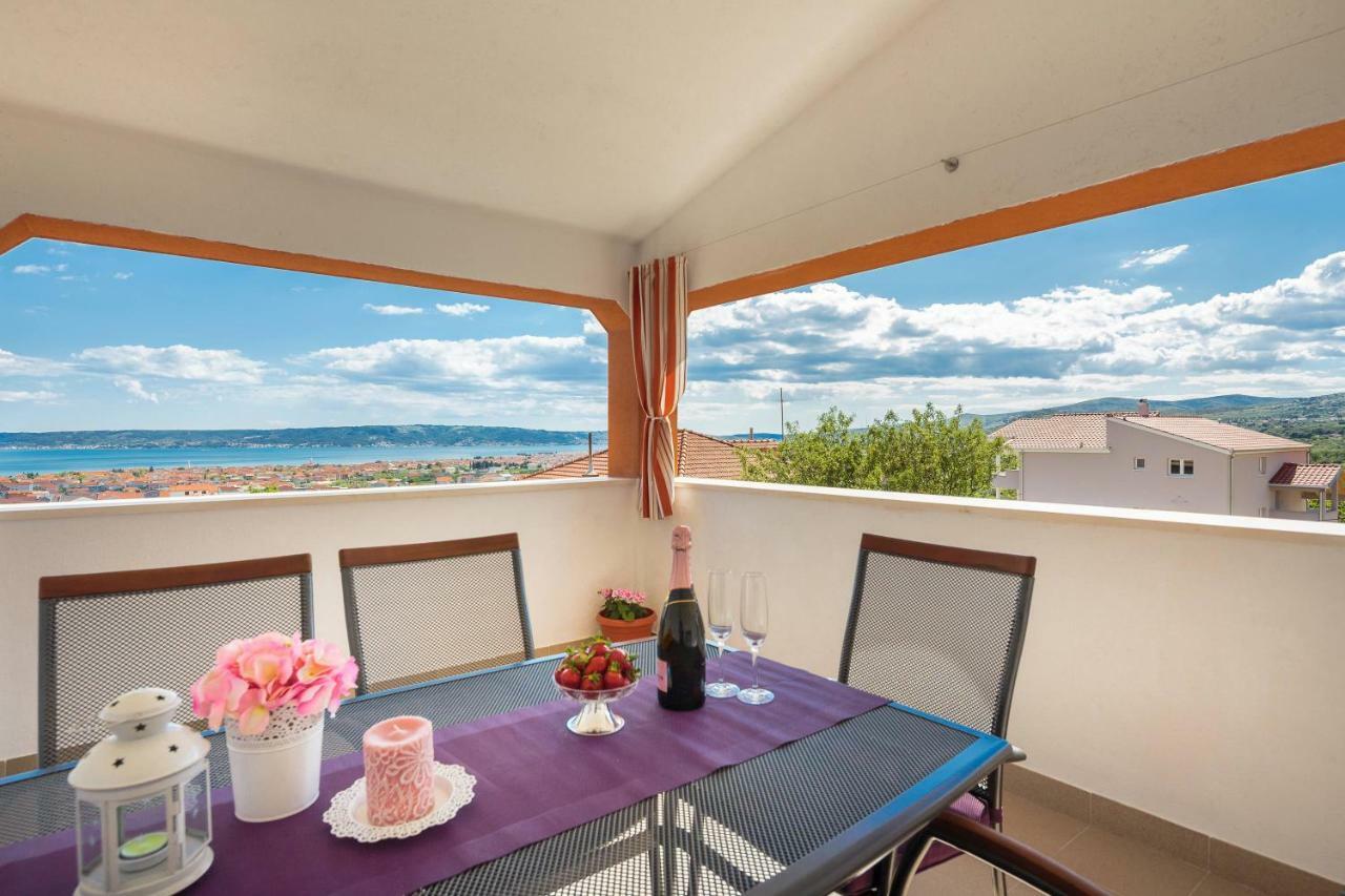Apartmani Ujakovic Каштела Экстерьер фото
