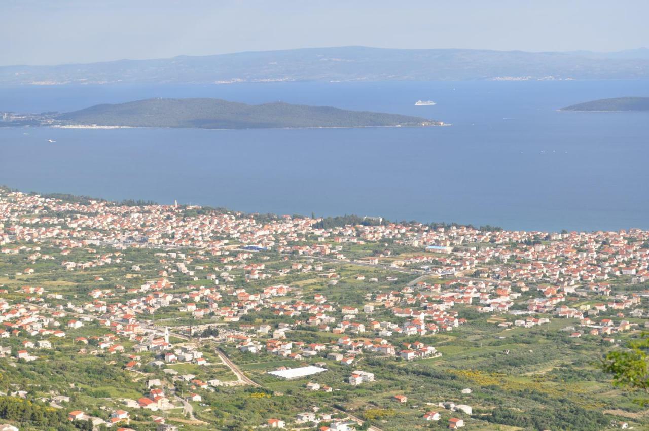 Apartmani Ujakovic Каштела Экстерьер фото
