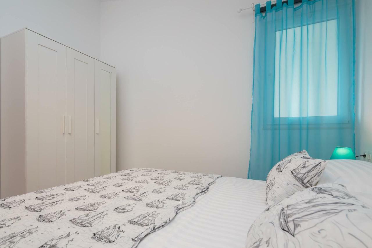Apartmani Ujakovic Каштела Экстерьер фото