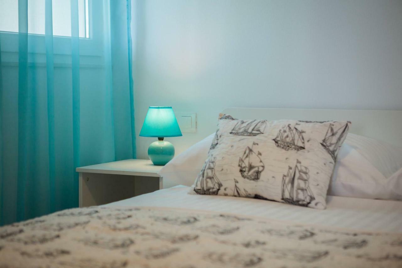 Apartmani Ujakovic Каштела Экстерьер фото