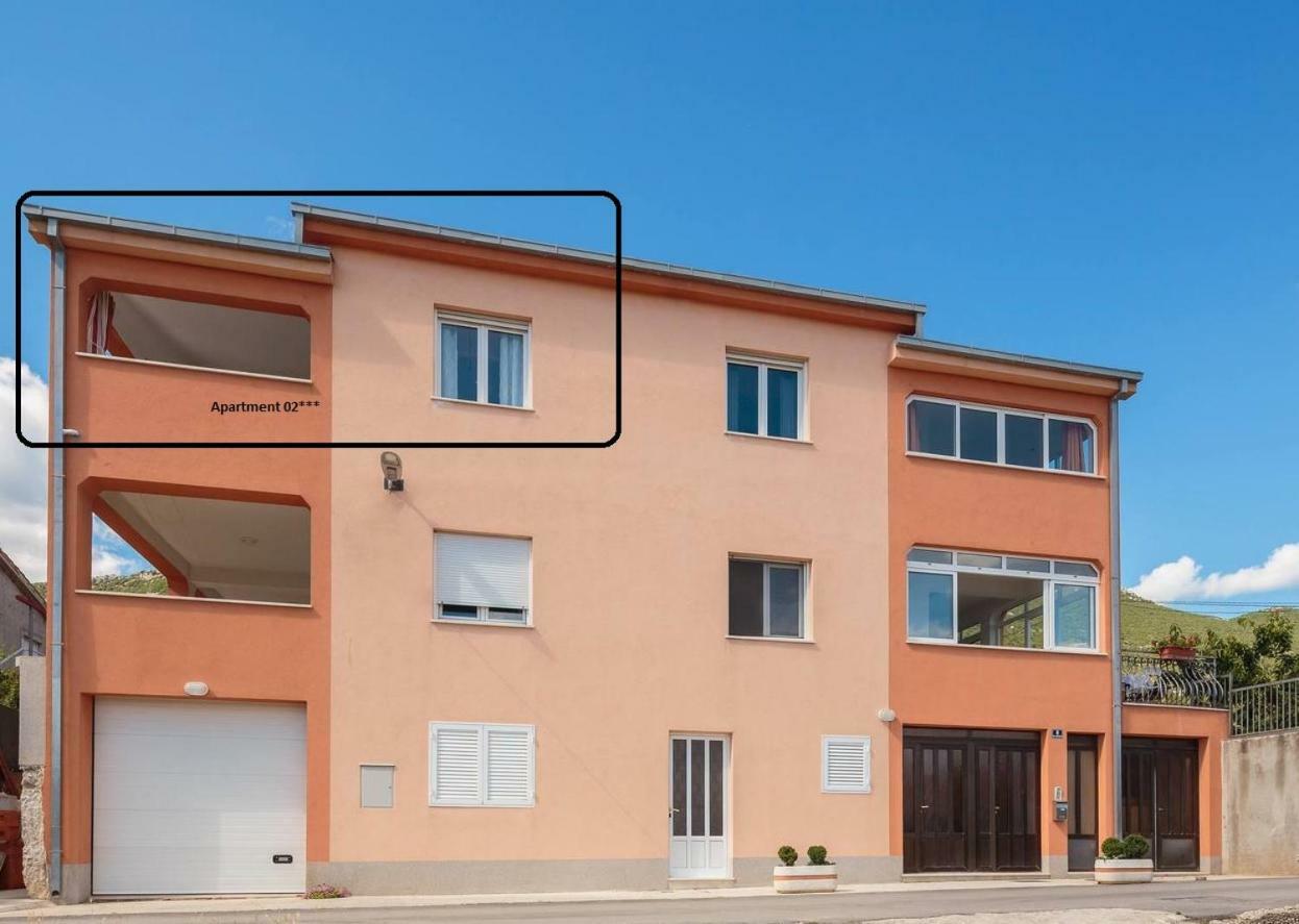 Apartmani Ujakovic Каштела Экстерьер фото